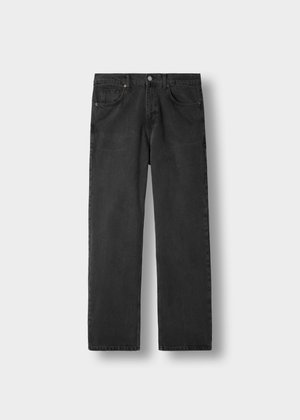 Svarte rett-fasong jeans med fem lommer, beltestropper og knappelukking, vist mot en lys bakgrunn.