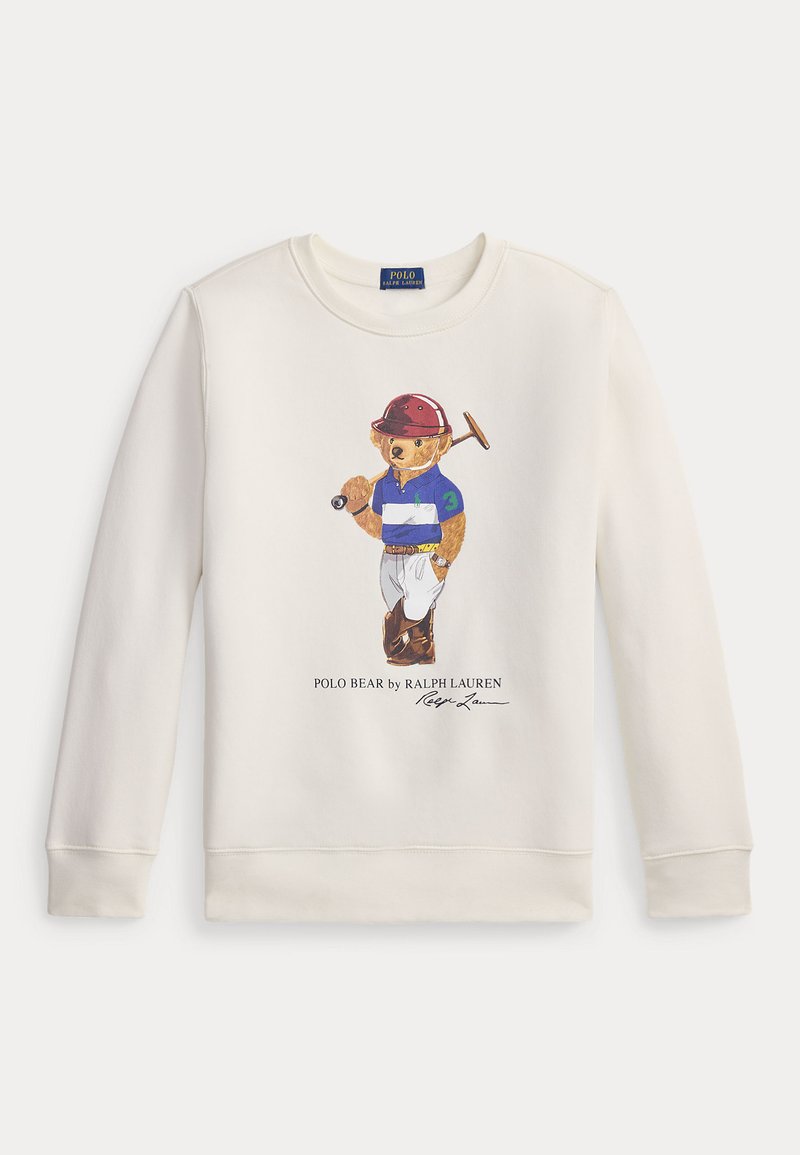 Hvid langærmet sweatshirt med en bjørn, der spiller polo, iført hjelm, blå skjorte, hvide bukser og holder en polo-kølle.