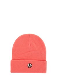 Beanie lavorato a maglia di colore corallo con bordo ripiegato, dotato di una piccola toppa rotonda con l'immagine di una persona su uno scooter e il testo "JOTT".