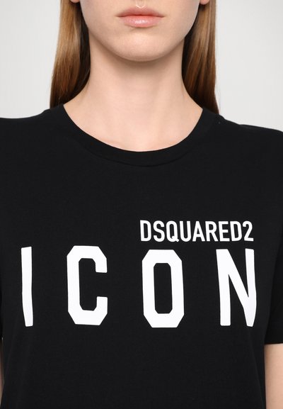 Zwarte t-shirt van katoen met grote witte tekst die "DSQUARED2 ICON" zegt. Korte mouwen en een ronde halslijn.