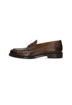 Brauner Lederloafer mit strukturiertem geometrischem Muster, niedrigem Absatz und kleinem Metallverschluss am Obermaterial.