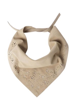 Bandana in camoscio beige con intricati motivi floreali traforati, piegato con estremità annodate per fissarlo intorno al collo o alla testa.