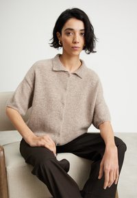 Gestuz - ALPHAGZ TEE CARDIGAN - Navadna majica - warm sand melange Miniaturna slika 1