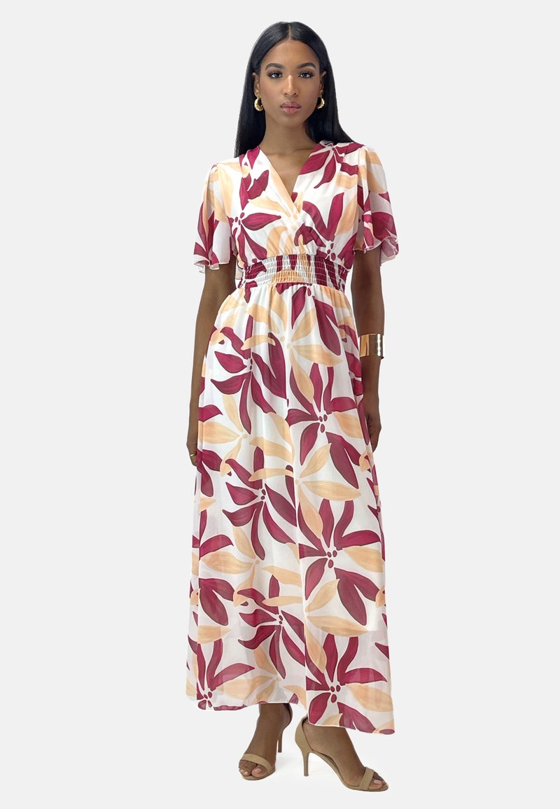 Abito lungo realizzato in tessuto leggero, con un motivo floreale nelle tonalità di rosso, rosa e giallo, dotato di vita arricciata e maniche corte.