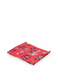 Sciarpa piegata di un vivace colore rosa brillante, con motivo di cuori, hashtag e scarabocchi in nero e accenti multicolore. Realizzata in tessuto leggero.