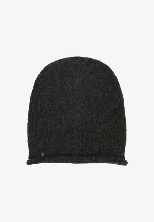 Gorro de punto gris oscuro con un borde doblado y un pequeño logotipo metálico redondo cerca de la parte inferior.