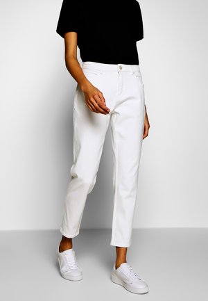 OPUS, Jean boyfriend - white