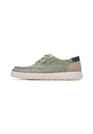 Zapatillas deportivas de lona verde con detalles en ante de tono beige claro, punta redonda, cierre con cordones y suela de goma de color claro. Diseño sencillo y textura ligera.
