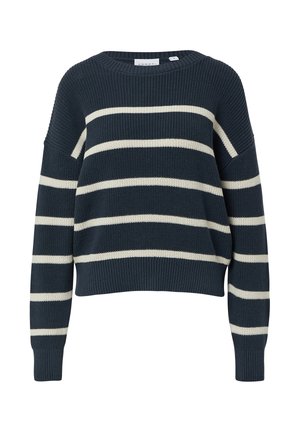 Sweter dzianinowy o skróconym fasonie, z granatową bazą i kontrastującymi białymi poziomymi paskami. Okrągły dekolt i szerokie rękawy.