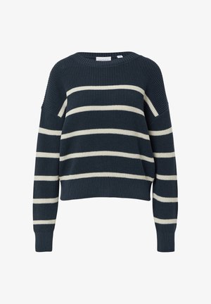 Sweter dzianinowy o skróconym fasonie, z granatową bazą i kontrastującymi białymi poziomymi paskami. Okrągły dekolt i szerokie rękawy.