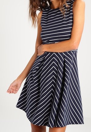 Sukienka z dżerseju