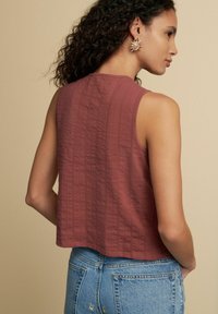 Next REGULAR FIT - PIN TUCK SLEEVELESS FRONT - Blůza - rose pink