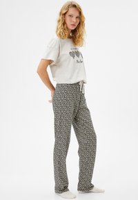 Koton LEOPARD PINTED SHORT SLEEVE SET - Pijama - brown