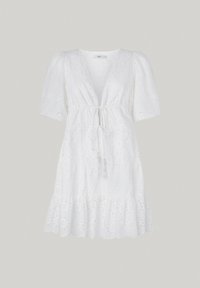 Robe en coton blanc avec un décolleté en V profond, des manches bouffantes, une taille à cordon et un ourlet en bas avec volants et motifs floraux brodés.
