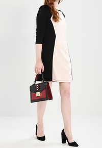 VILA Robe fourreau - light pink