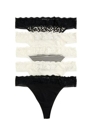 Sæt af fem tangas med blonder og bomuldsstof. Farverne inkluderer sort, hvid og stribede mønstre. Tekstureret blonderdetaljering på kanterne.