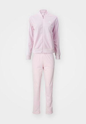 Rosa joggedraktsett med en glidelåsjakke som har hvite striper og matchende bukser med elastisk midje. Glatt stoff, minimalistisk design.