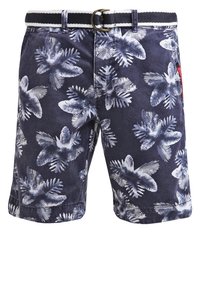 Short bleu marine avec motifs de feuilles tropicales blanches et ceinture rayée noir et blanc avec une boucle ronde.