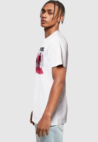 Merchcode MOTLEY CRUE - T-shirts med print - white