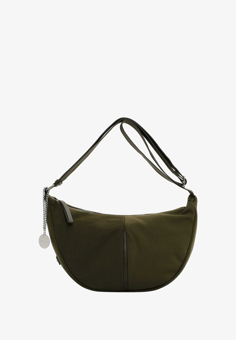 Olivegreenowa torba hobo o zaokrąglonym kształcie, wykonana z miękkiego materiału. Posiada zamek błyskawiczny i akcent w postaci srebrnego łańcuszka. Dołączony regulowany pasek.