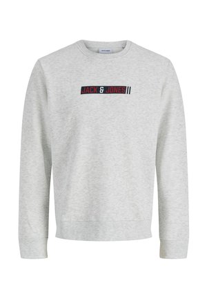 Sweat-shirt gris clair à manches longues avec poignets et ourlet côtelés, avec un logo "JACK & JONES" noir et rouge centré sur la poitrine.