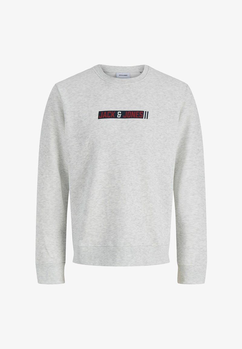 Sweat-shirt gris clair à manches longues avec poignets et ourlet côtelés, avec un logo "JACK & JONES" noir et rouge centré sur la poitrine.