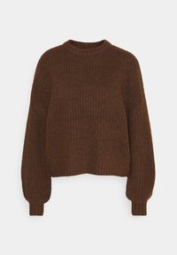 Brązowy sweter z dzianiny o okrągłym dekolcie, opadających ramionach i prążkowanej fakturze. Posiada długie, obszerne rękawy oraz skrócony dół.