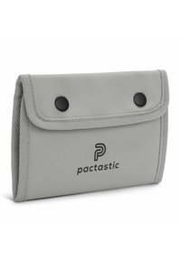 Grijze opvouwbare portemonnee van duurzaam stof met twee zwarte drukknoopsluitingen en het bedrukte logo "pactastic" aan de voorkant.