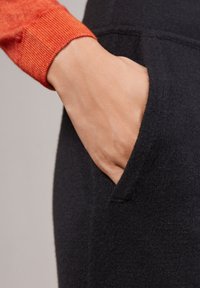 Falconeri ULTRASOFT - Jogginghose - black