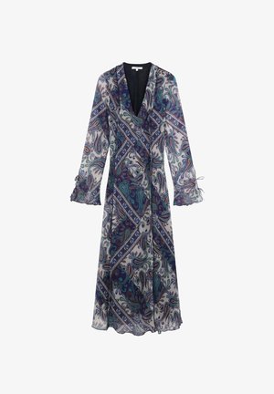 Lange wikkeljurk met een teal, marineblauw en bruin paisleypatroon, lange uitlopende mouwen en een V-hals op een witte achtergrond.