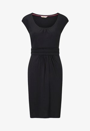 Musta polvimittainen mekko, jossa on hartiahihaiset liepeet, pyöreä pääntie ja vyötäröllä leveä vyötärönauha ja poimutettu vyötärö.