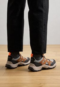 Não selecionado, black/camel/moonrock