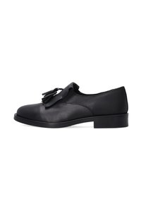 Černá kožená bota s nízkým podpatkem, hladkým povrchem, kulatou špičkou a dekoračními třásněmi na svršku. Jednoduchý a nenápadný design.