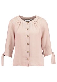 Blusa button-up rosa chiaro, maniche 3/4 con dettagli a fiocco, tessuto morbido e testurizzato, scollatura rotonda e chiusura con sette bottoni sul davanti.