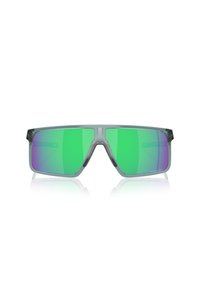 Lunettes de sport avec une monture grise et de grandes verres teintés en vert. Les verres présentent un dégradé et un design angulaire élégant.