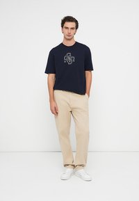 Guess BASIC QUATTRO TEE - Marškinėliai su spaudiniu - smart blue