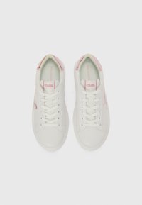 White leather sneakers with pink accents, rounded toe, lace-up design, and textured sole. Logo embossed on tongue and side.