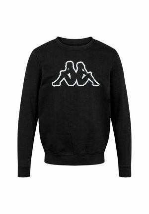 Homme portant un sweat-shirt noir avec un logo en silhouette blanche de deux personnes assises dos à dos sur la poitrine.