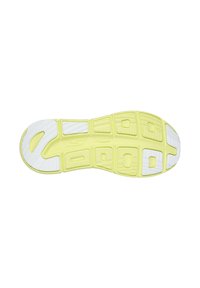Suola di una sneaker con una base gialla brillante e sezioni bianche. Superficie texturizzata e molteplici impressioni di design per aderenza e supporto.