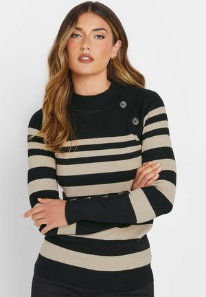 Maglione a righe in nero e beige; presenta un design aderente, una texture a coste, un collo alto e dettagli con bottoni sulle spalle e sui polsini.
