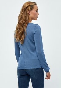 Minus MINEW LAURA CARDIGAN - Vesta na kopčanje - denim blue lurex