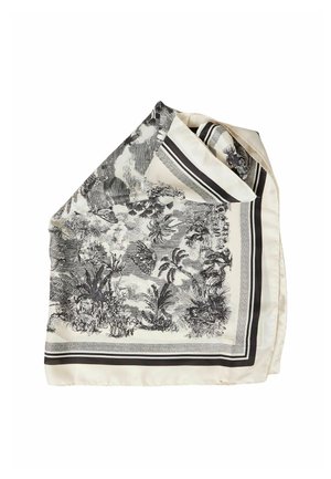 Foulard en soie avec imprimé botanique tropical noir et blanc comprenant des palmiers, des papillons, et bordé de rayures noires.