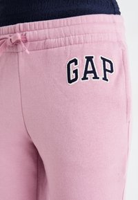 GAP HERITAGE - Teplákové kalhoty - lilas pink