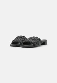 Monki Mulas - black dark