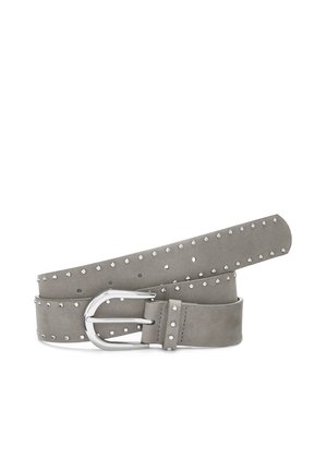 Grau Veloursledergürtel mit silbernen Nieten und einer silbernen Metallschnalle, aufgerollt mit der Schnalle nach vorne auf weißem Hintergrund.