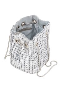 Borsa a secchiello in materiale con paillettes argento, con chiusura a coulisse e accessori in argento. L'interno è foderato in tessuto azzurro chiaro.