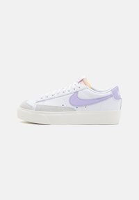White sneaker with light purple accents, suede toe cap, and textured white sole. Features lace-up closure and branding on the heel.
