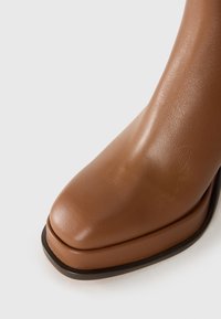 Castañer BIMBA - Ankelboots med høye hæler - caramelo