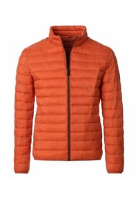 Leichte orange Pufferjacke mit hohem Kragen, Frontreißverschluss und horizontaler Steppung. Verfügt über Seitentaschen und minimaler Markierung.