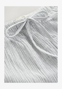 Valimata, white grey stripe